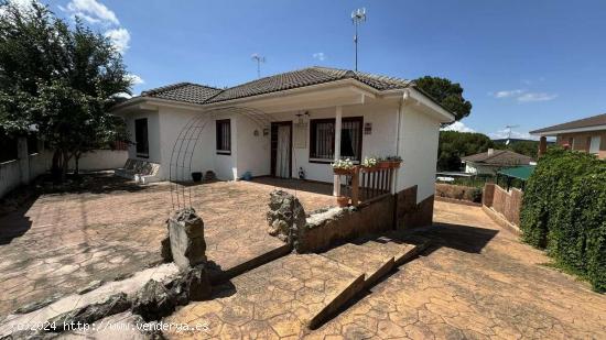  SE VENDE BONITO CHALET A UN PASO DE MADRID - MADRID 