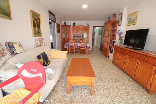  AMPLIO APARTAMENTO DE 3 DORMITORIOS AL LADO DE LA PLAYA - ALICANTE 