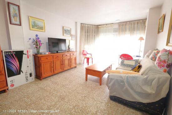 AMPLIO APARTAMENTO DE 3 DORMITORIOS AL LADO DE LA PLAYA - ALICANTE