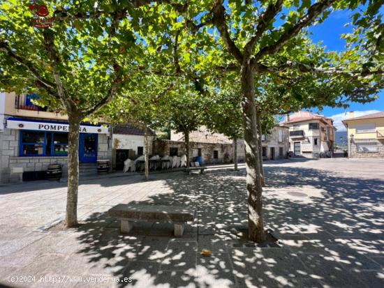 Bar restaurante de 117m2 con esplendida zona de terraza en la plaza del ayuntamiento de Los Molinos 