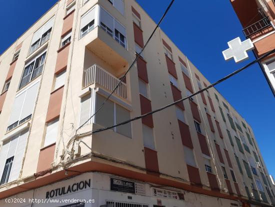  SE VENDE PISO EN EL CENTRO CON ASCENSOR - CADIZ 