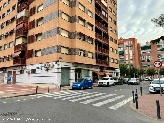 LOCAL COMERCIAL EN  LA SEDA  EN ESQUINA - MURCIA