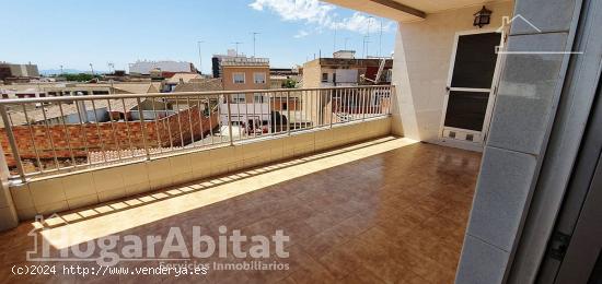 MUY AMPLIO, CON TERRAZA Y GARAJE EN PLENO CENTRO - VALENCIA