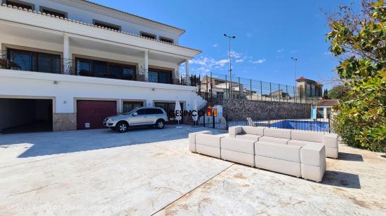 ESPECTACULAR CASA DENTRO DEL CASCO URBANO DE MONTAVERNER - VALENCIA