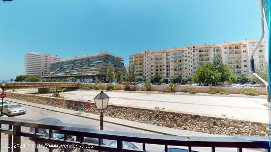 Piso reformado a estrenar de tres dormitorios, terraza y piscina en Los Boliches - MALAGA