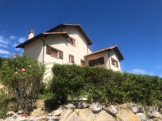 ENCANTADOR CHALET  SITUADO EN LO ALTO DEL  PINTORESCO PUEBLO DE ZURIAIN - NAVARRA