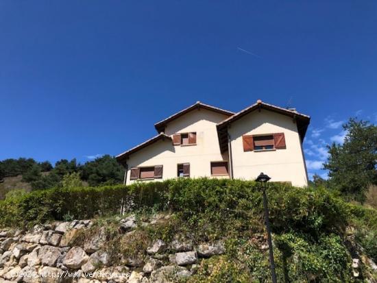 ENCANTADOR CHALET  SITUADO EN LO ALTO DEL  PINTORESCO PUEBLO DE ZURIAIN - NAVARRA