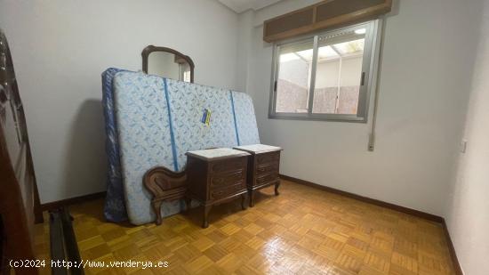 Se vende piso en la zona del Posio para entrar a vivir con ascensor y terraza - ORENSE