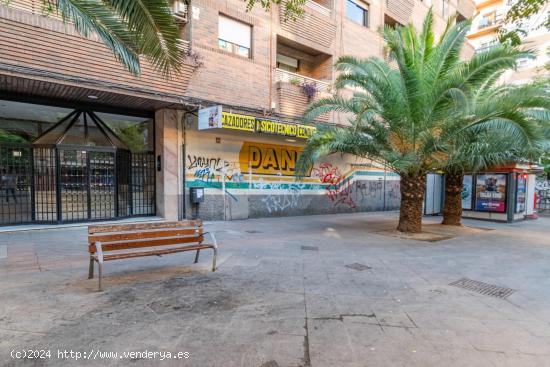 Piso en esquina en Plaza Menorca - GRANADA