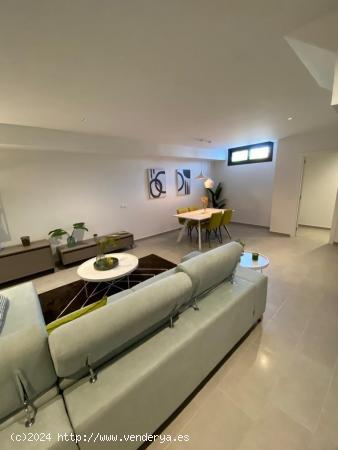  Piso tipo Dúplex con semisótano 42.50 m2, jardín 18.07 m2, terraza, aparcamiento   y dos patios.  