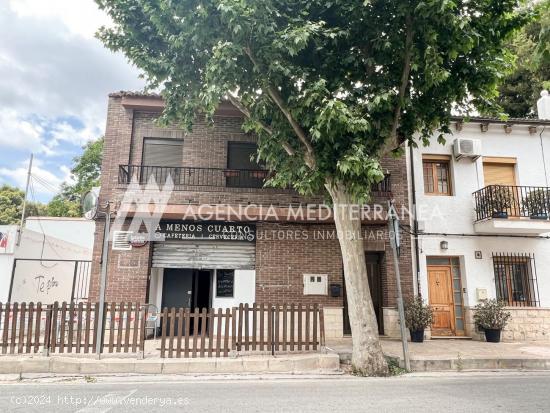 Fantástica casa junto con bajo local comercial en Náquera - VALENCIA