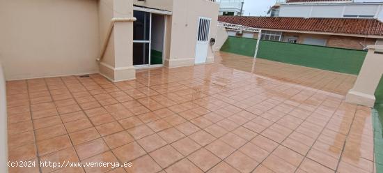 Fantástico Ático situado en primera línea playa y el Paseo Marítimo de Estepona. - MALAGA