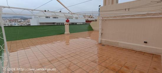 Fantástico Ático situado en primera línea playa y el Paseo Marítimo de Estepona. - MALAGA