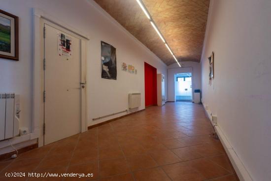 Vivienda de 245 m² con patio de 70 m² - BARCELONA