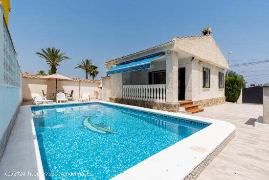  FANTÁSTICO CHALET CON PISCINA PRIVADA Y LICENCIA TURÍSTICA - ZONA LOS BALCONES - - ALICANTE 