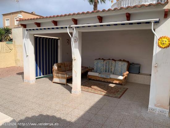 CHALET INDEPENDIENTE DE 3 DORMITORIOS CON PISCINA PRIVADA - ZONA SAN LUIS, TORREVIEJA - - ALICANTE