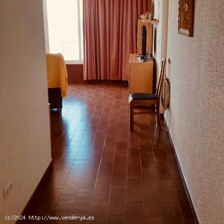 OPORTUNIDAD! APARTAMENTO EN PRIMERA LINEA DE LEVANTE Y A UN PASO DEL CENTRO - ALICANTE