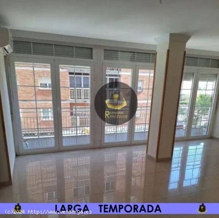  LT / Piso de TRES dormitorios SIN MUEBLES en Granada Centro zona Camino de Ronda - GRANADA 