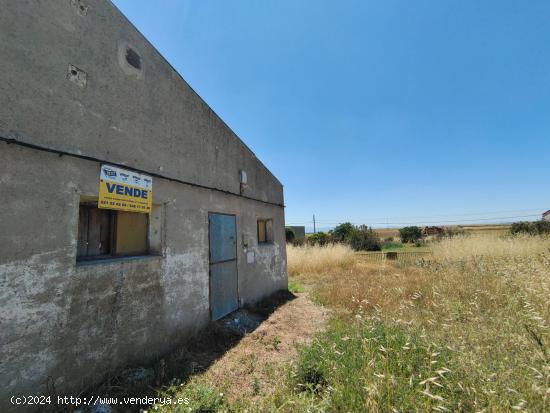 TERRENO URBANO, CON DOS NAVES INDUSTRIALES, EN ALDEA REAL (SEGOVIA) - SEGOVIA