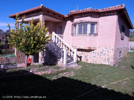  ¡Chalet Individual en Urbanización Tranquila con Vistas Panorámicas! - TOLEDO 