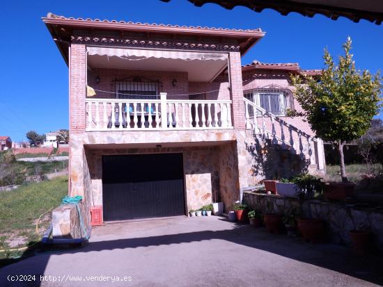 ¡Chalet Individual en Urbanización Tranquila con Vistas Panorámicas! - TOLEDO