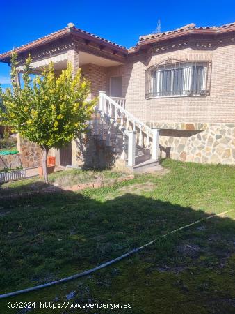 ¡Chalet Individual en Urbanización Tranquila con Vistas Panorámicas! - TOLEDO