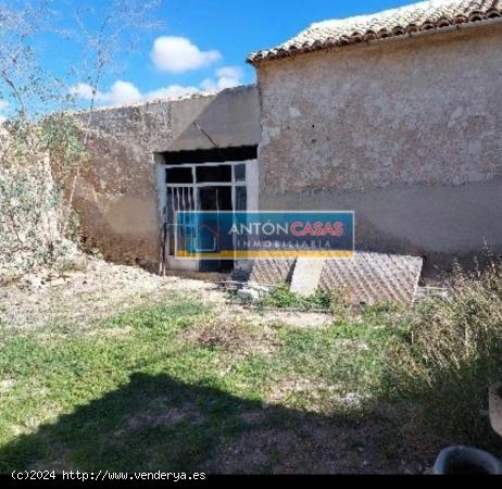 VENTA CASA DE CAMPO  BIEN COMUNICADA CON ELDA, PETRER, MONÓVAR Y CON ACCESO A AUTOVÍA - ALICANTE