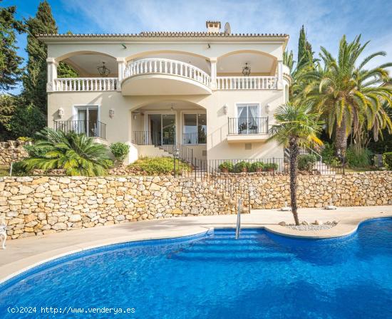 VILLA  EN  URBANIZACION MARBELLA  HILL CLUB - MALAGA