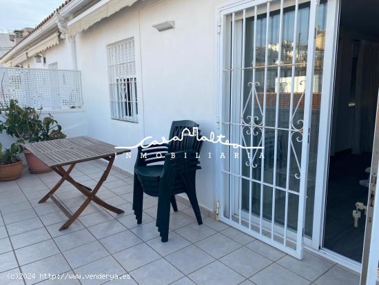 SE ALQUILA ATICO EN ZONA DE CASCO ANTIGUO DE OCTUBRE A JUNIO - ALICANTE