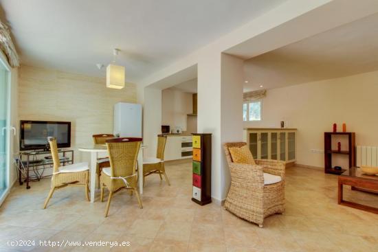 Casa con apartamento de invitados, piscina y jardín privado en Moraira. - ALICANTE