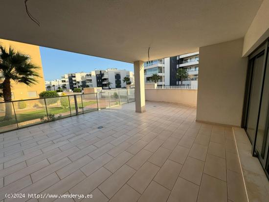 !Espaciosa y moderna construcción nueva en Villa Martin con piscina y parking! - ALICANTE