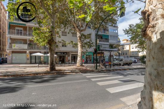 Pisazo en Cervantes con 4 dormitorios y balcón - GRANADA