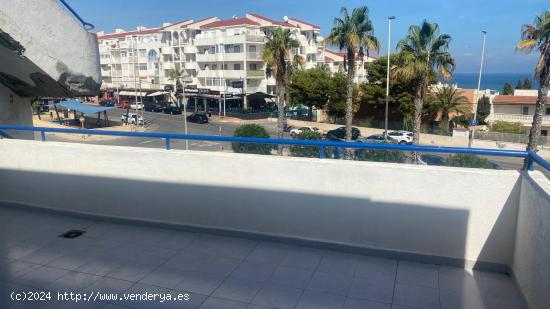 ¡ENCANTADOR APARTAMENTO CON AMPLIA TERRAZA CON VISTAS AL MAR Y A LA PISCINA - ALICANTE