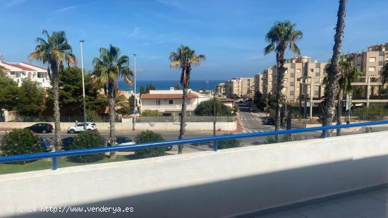 ¡ENCANTADOR APARTAMENTO CON AMPLIA TERRAZA CON VISTAS AL MAR Y A LA PISCINA - ALICANTE