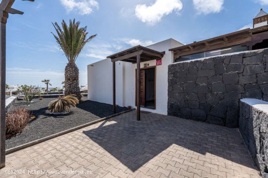 Espectacular villa en Playa Blanca con vistas al Parque Natural y licencia vacacional - Yaiza