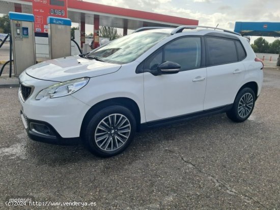 Peugeot 2008 1.2i 110CV ano 2016 de 2016 con 170.000 Km por 7.975 EUR. en Madrid