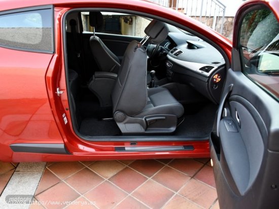 Renault Megane Megane Coupe 1.6 Dynamique de 2010 con 149.000 Km por 7.500 EUR. en Madrid