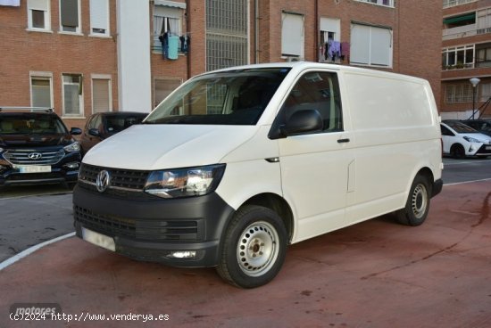 Volkswagen Transporter Furgon Corto TM 2.0 TDI 150 CV BMT 4Mot de 2019 con 237.000 Km por 14.900 EUR