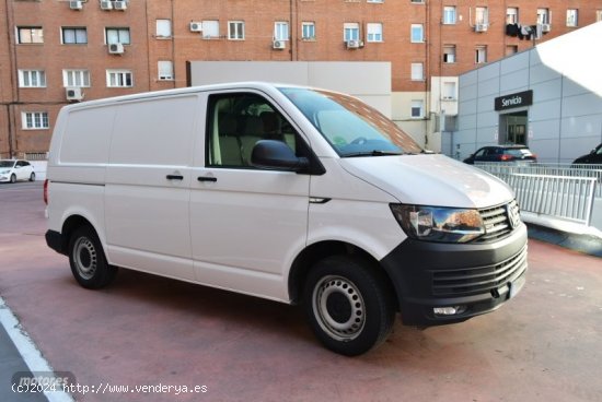 Volkswagen Transporter Furgon Corto TM 2.0 TDI 150 CV BMT 4Mot de 2019 con 237.000 Km por 14.900 EUR