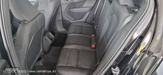 Volvo XC40 2.0 D3 150 de 2019 con 65.000 Km por 28.500 EUR. en Caceres