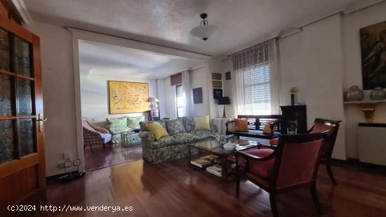 Elegante dúplex en venta con 5 dormitorios y 3 baños en San Torcuato - ZAMORA