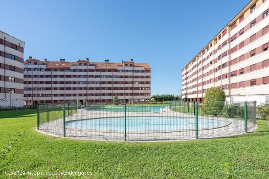  Piso junto al Corte Inglés  con plaza de garaje y trastero - CANTABRIA 