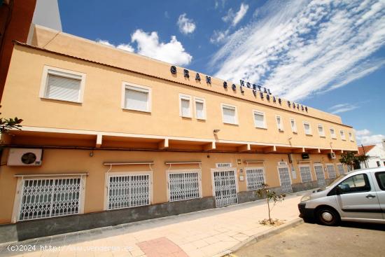 Edificio en Calzada Romana con muchas posibilidades. - BADAJOZ