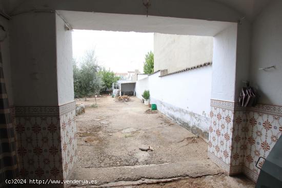 Casa de dos plantas con 400m de superficie. - BADAJOZ