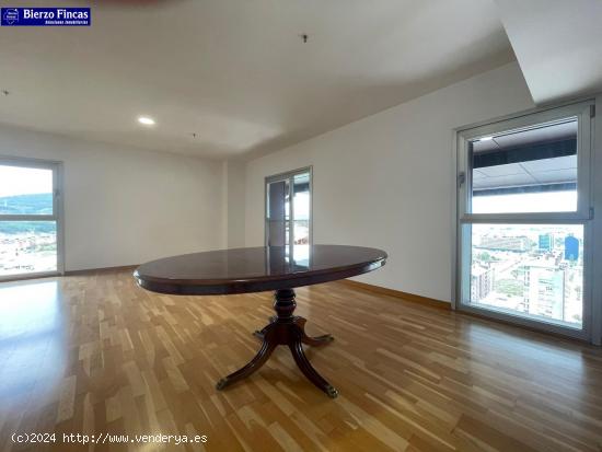 EXCELENTE PISO CON VISTAS DESPEJAS, ZONA LA ROSALEDA PONFERRADA - LEON