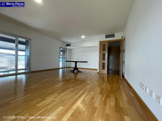 EXCELENTE PISO CON VISTAS DESPEJAS, ZONA LA ROSALEDA PONFERRADA - LEON