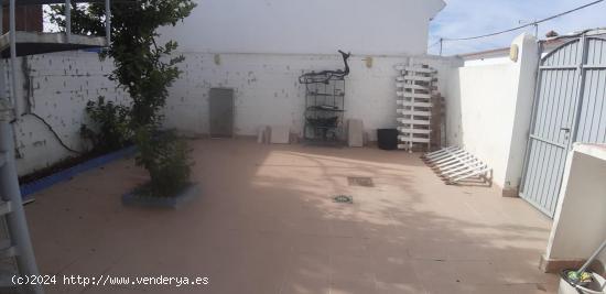  Casa a reformar con patio junto a Avda. de la Marina - CADIZ 