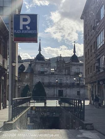  SE ALQUILA COCHERA EN EL PARKING DE LA PLAZA DEL AYUNTAMIENTO - LEON 