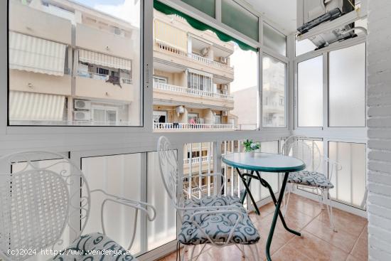 Apartamento de tres dormitorios a 400 metros de la playa del cura - ALICANTE