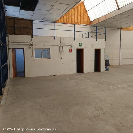 SE ALQUILA NAVE INDUSTRIAL EN EL POLIGIONO CAMPOLLANO - ALBACETE